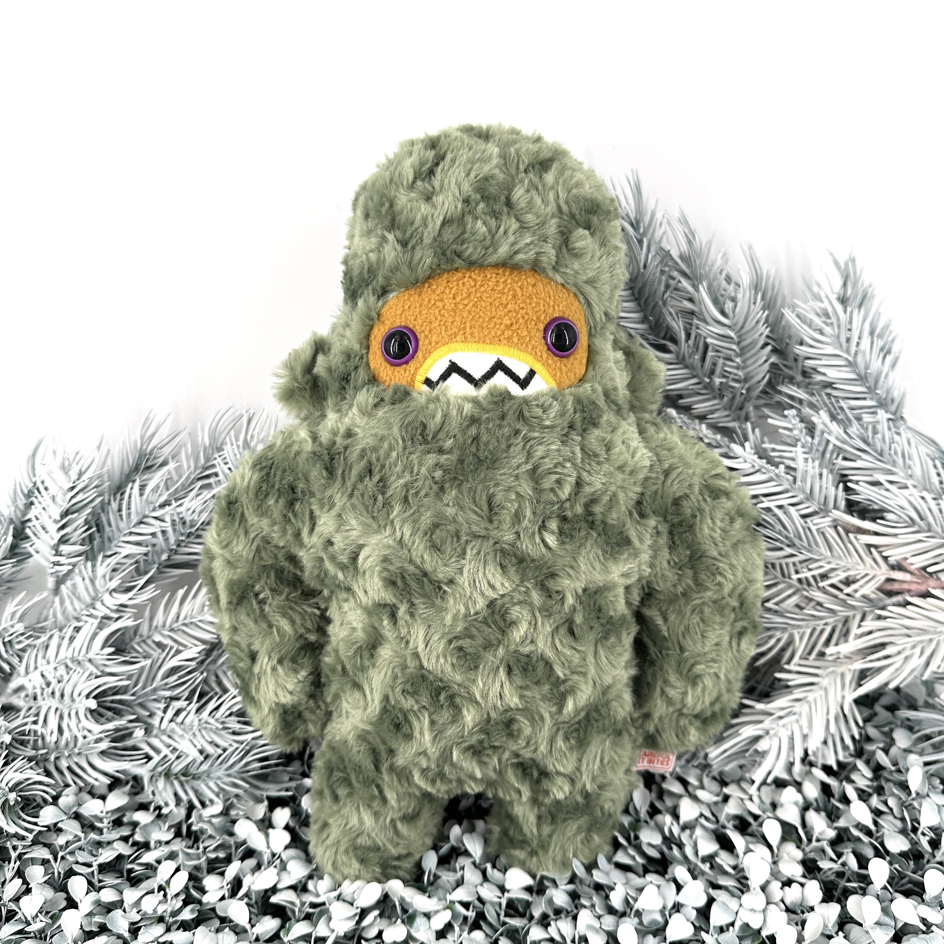 Woolly Yeti - sage – Careful it Bites